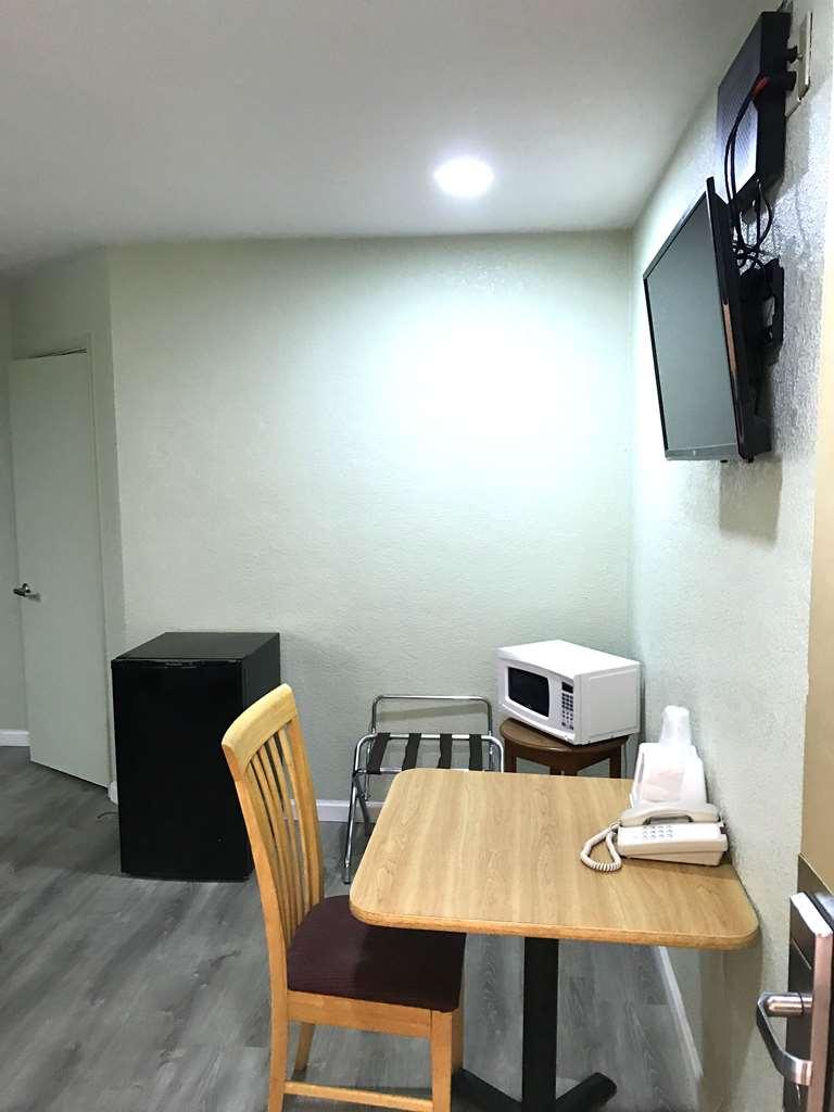 Americas Best Value Inn Visalia Szoba fotó