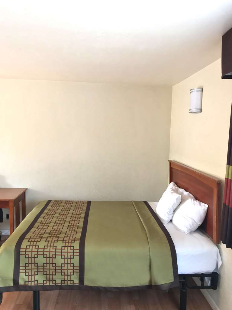 Americas Best Value Inn Visalia Szoba fotó