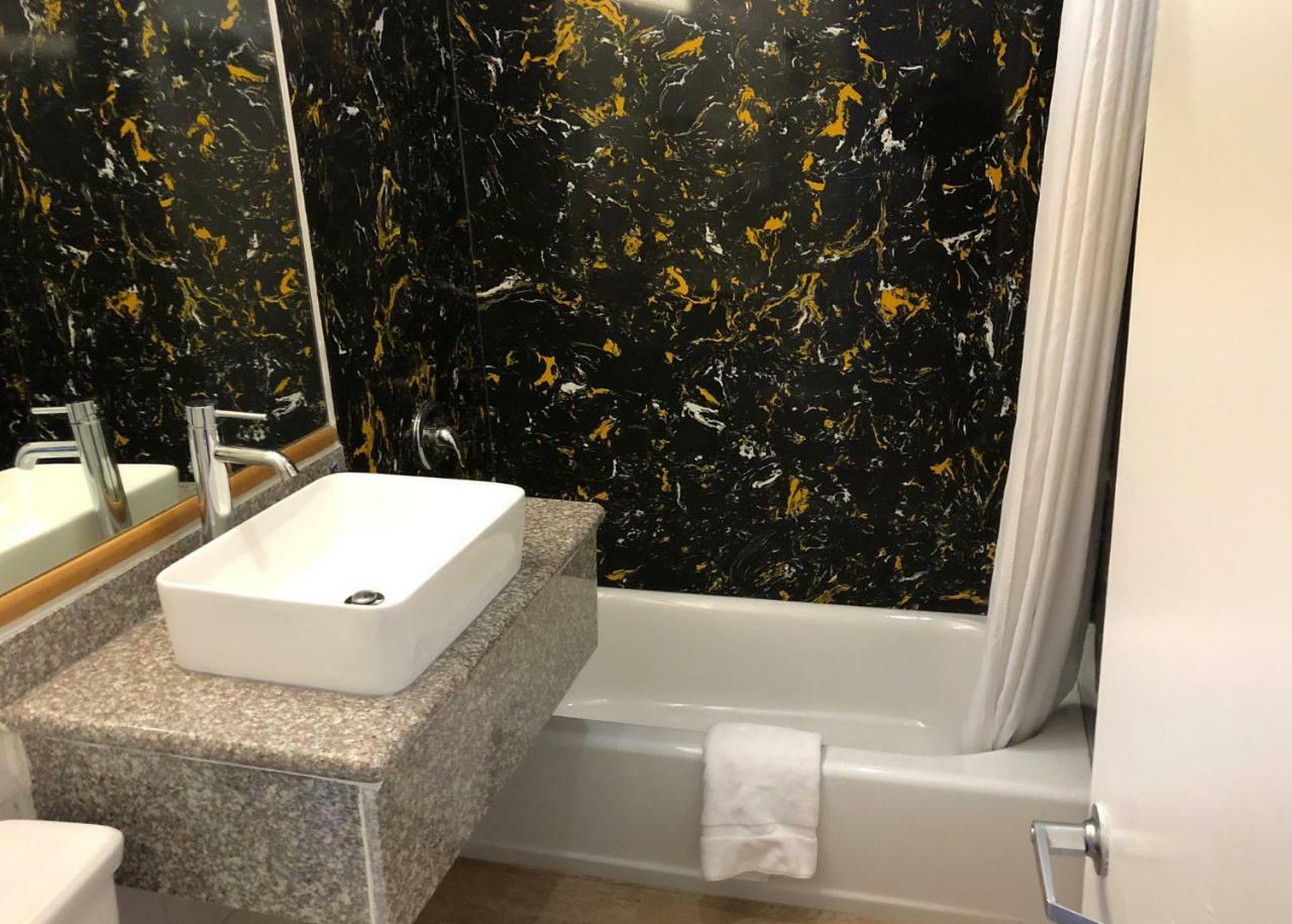 Americas Best Value Inn Visalia Kültér fotó