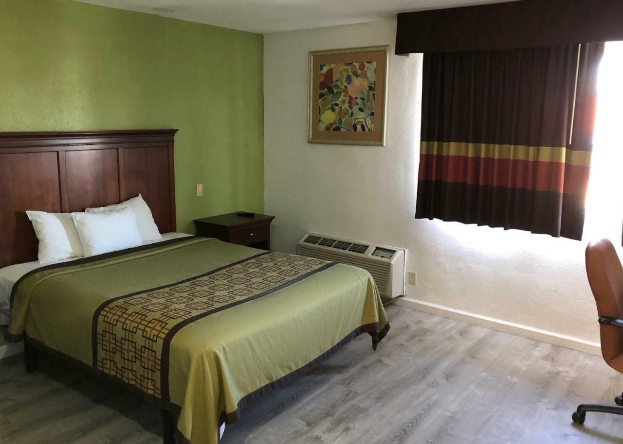 Americas Best Value Inn Visalia Kültér fotó